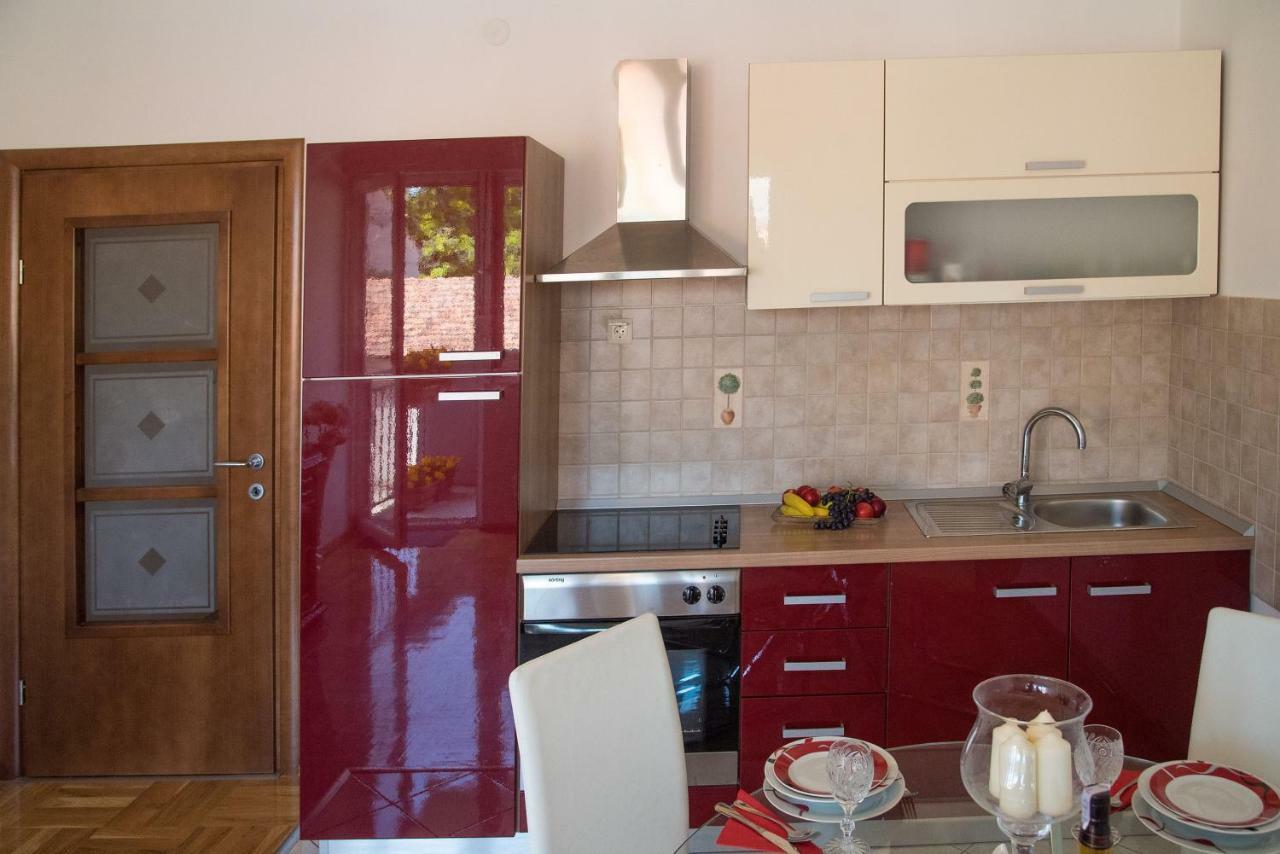 Apartment Ines Сини Екстериор снимка