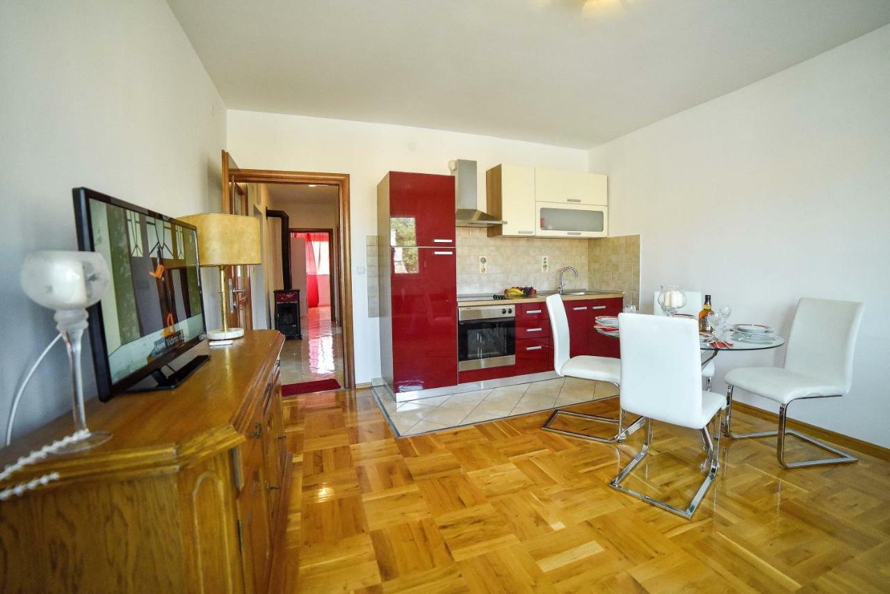 Apartment Ines Сини Екстериор снимка